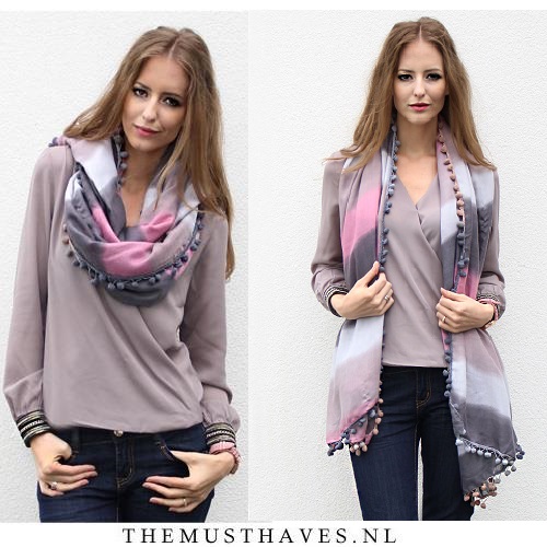 https://themusthavesnl1-5e14.kxcdn.com/wp-content/uploads/2014/08/Musthave-Pompon-Sjaal.jpg