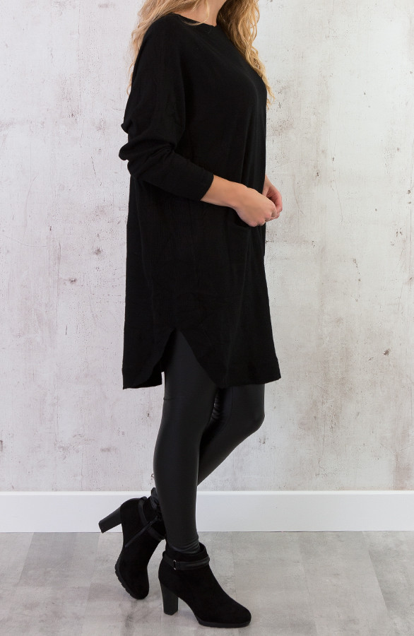Comfy Trui Lang Zwart | Themusthaves.nl Heuveltex Lange oversized trui met knoopjes op de rug