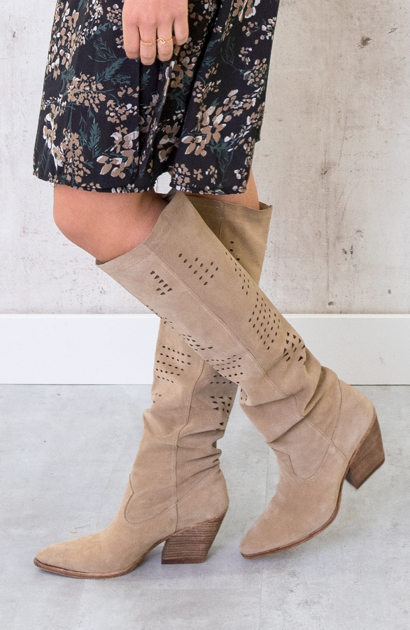 bank regenval zoom Suede Laarzen Deluxe Taupe | fashionmusthaves.nl