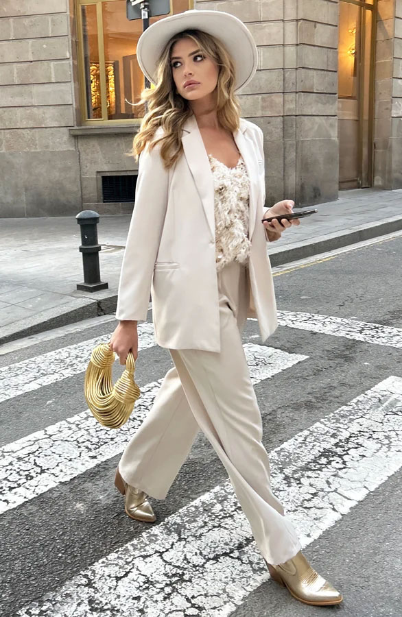 Women's Beige Dyed Sweetheart Neck Co-Ords Set with Palazzo with Palazzos