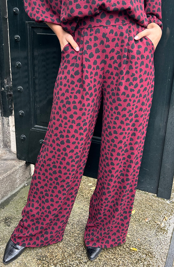 Mila Pantalon Cheetah Burgundy Petite Regular Tall