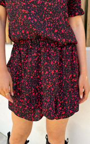 The Musthaves Liv Ruffle Skort Print Zwart Koraal