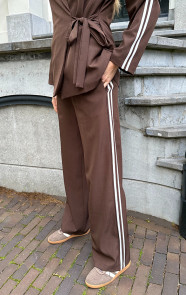 The Musthaves Wide Leg Jogger Met Bies Choco